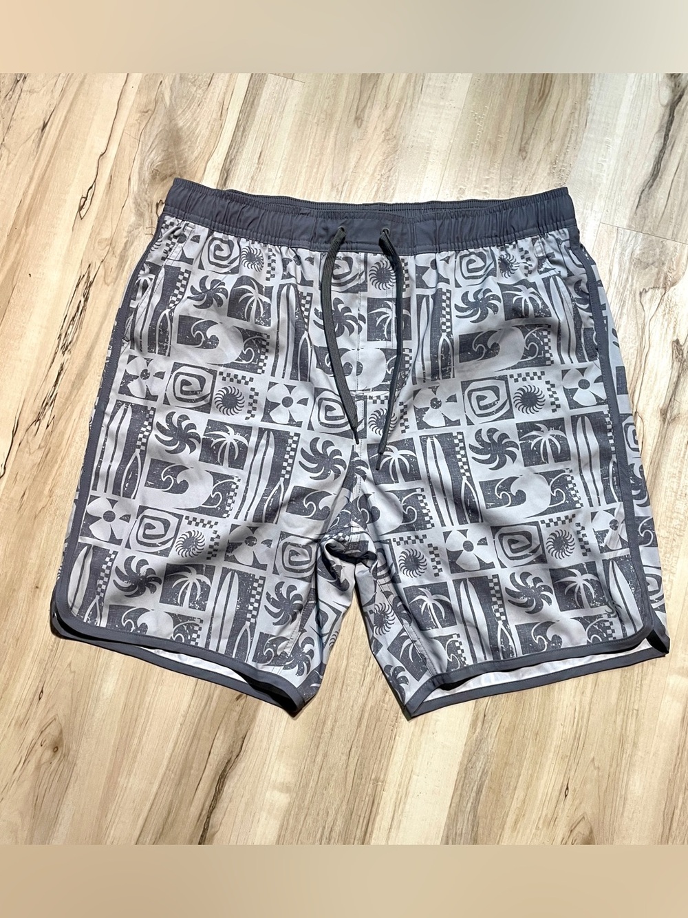Sol Borne Men's Gray Patterned Swim Shorts, Excellent quality and condition